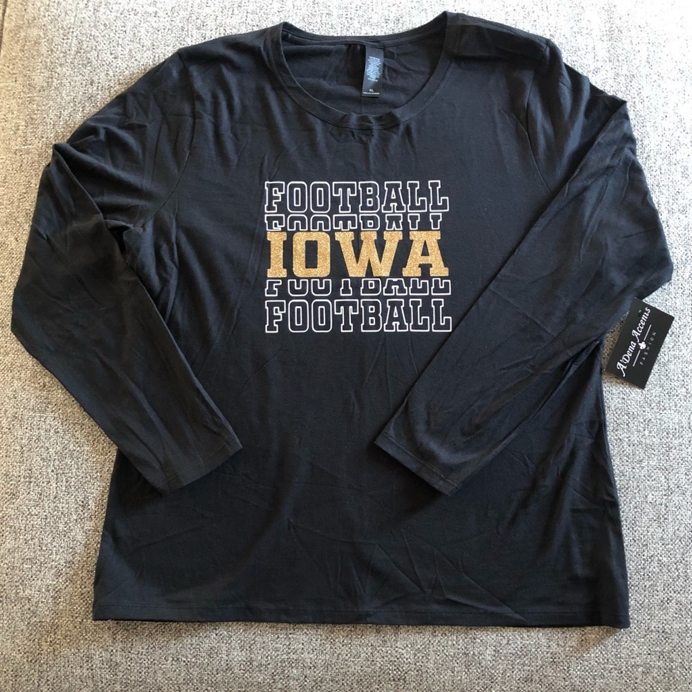 New with tags - Women’s Iowa Football top - Size XL